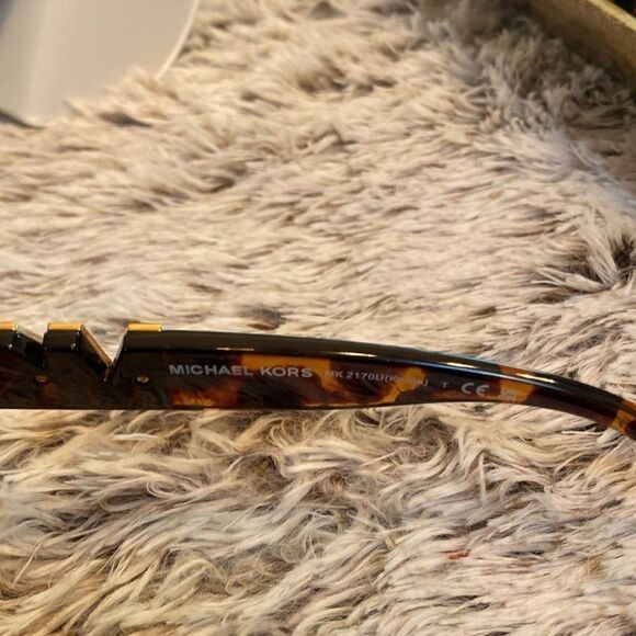 NWOT MK sunglasses tortoise fading into pink. Brown lens 😍 - Picture 4 of 4